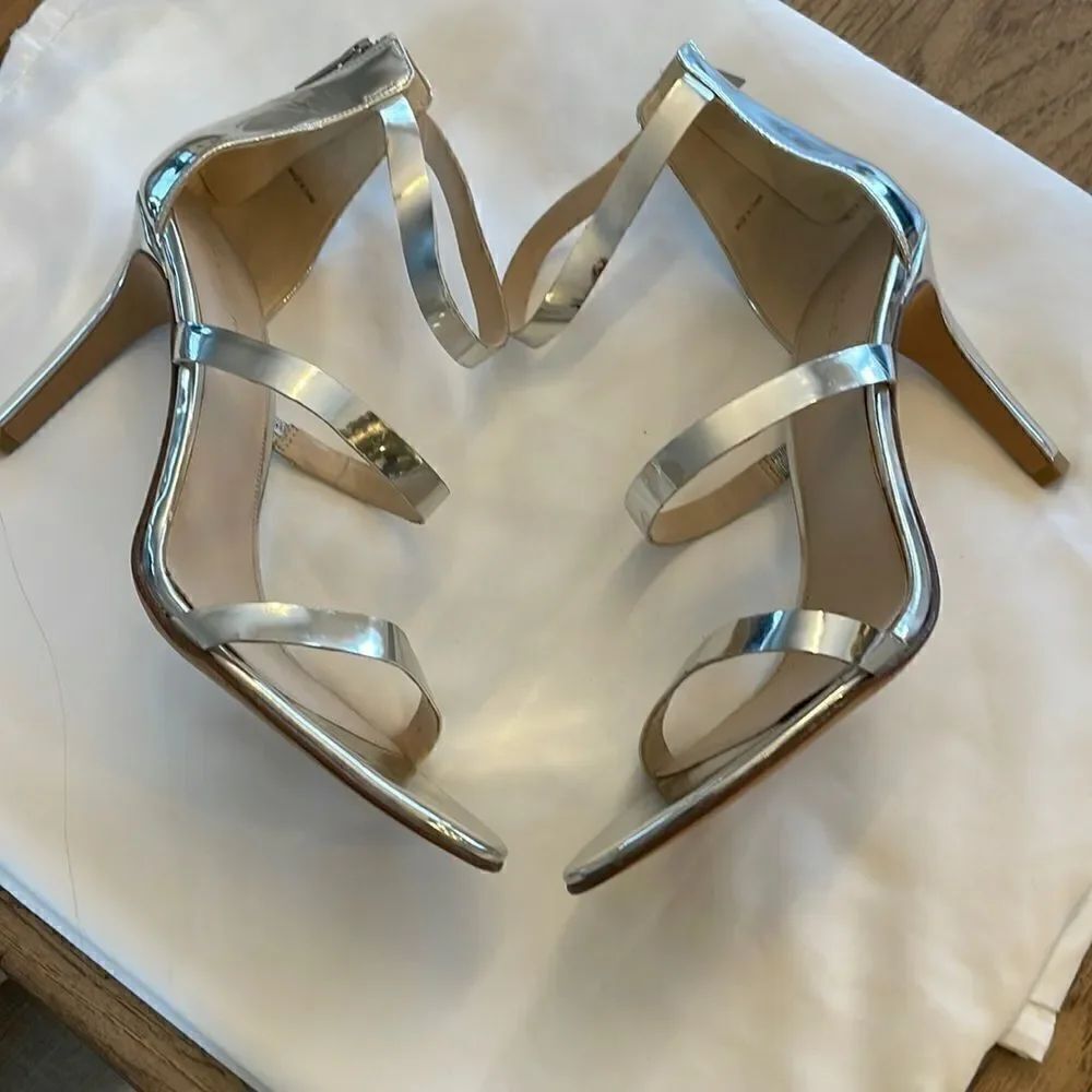 PELLE MODA LEATHER STRAPPY HEELS.  ZIPPER IN BACK.  NEW